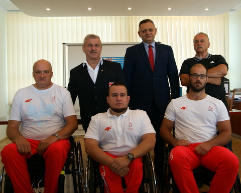 niepełnosprawni sportowcy i trenerzy przed wyjazdem do Rio
