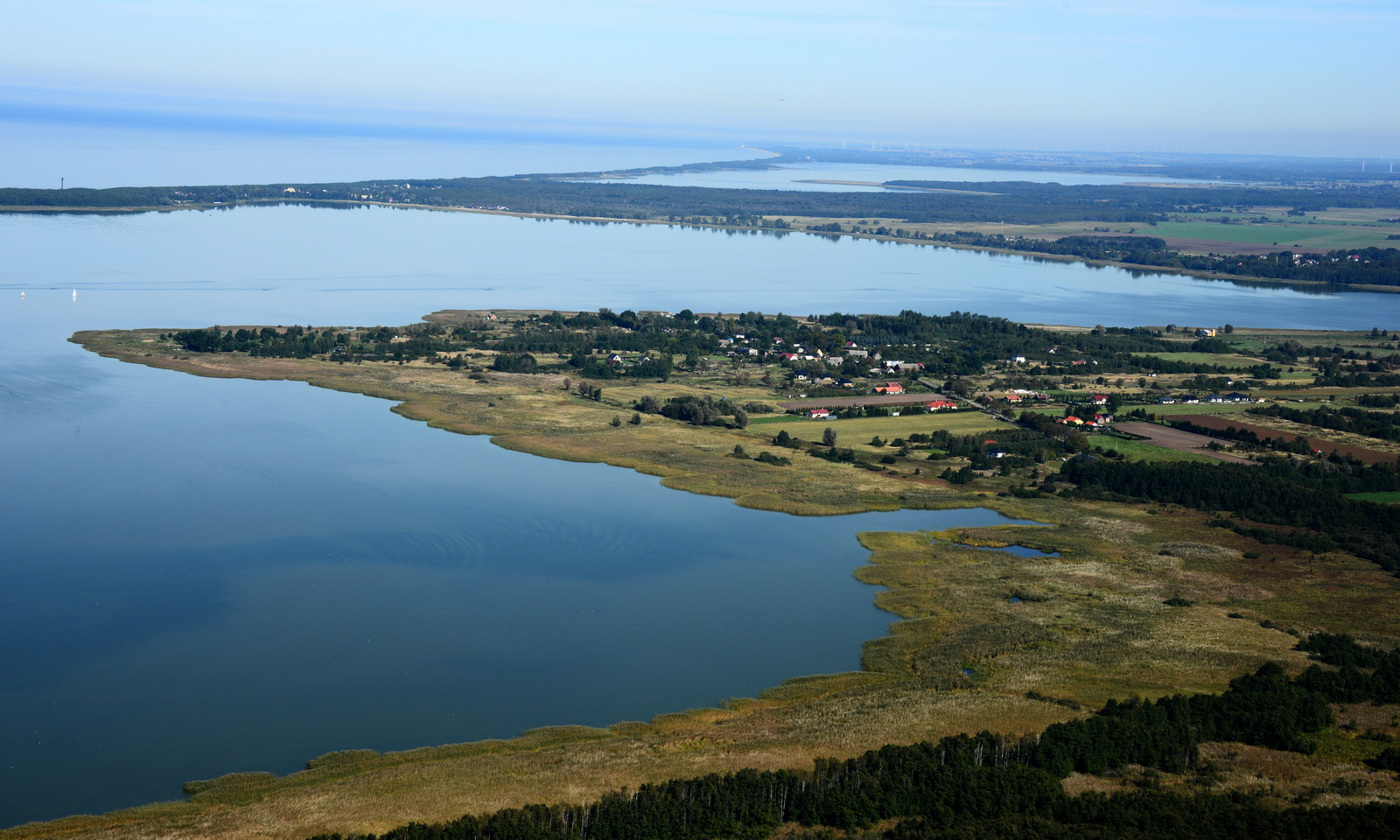 Widok z lotu ptaka na Jezioro Jamno