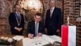 Podpisanie dokumentu potwierdzenia 50 lat współpracy pomiędzy Koszalinem i Neubrandenburgiem.