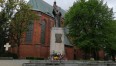 Pomnik Świętego Jana Pawła II przed Katedrą w Koszalinie