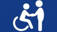 graficzna prezentacja ukazująca osobę niepełnosprawną ściskająca sobie dłoń z osobą pełnosprawną