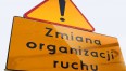 Na zdjęciu znak "Zmiana organizacji ruchu"