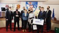 Na zdjęciu zwycięzcy konkursu "Firma na Start" wraz z Prezydentem