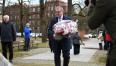 Złożenie kwiatów przed pomnikiem "Byliśmy-Jesteśmy-Będziemy"