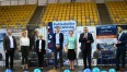 Na zdjęciu znajdują się Pan Prezydent Piotr Jedliński oraz sponsorzy targów 