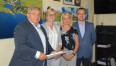 Podpisanie Umowy o dofinansowanie Centrum przesiadkowego w Grzybowie. Umowa podpisana w siedzibie Urzędu Gminy w Kołobrzegu. Na zdjęciu obecni są Pani Anna Bańkowska – Członek Zarządu Woj. Zachodniopomorskiego, Włodzimierz Popiołek – Wójt Gminy Kołobrzeg, Aleksander Russ – Skarbnik Gminy Kołobrzeg oraz Elżbieta Retyk – Kierownik Referatu Inwestycji i Rozwoju.