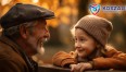na zdjęciu znajduje się uśmiechnięty dziadek z wnuczką na jesiennym tle
