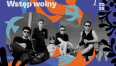 Koncert Omasta w ramach Good Vibe Festival 2026 Zdjęcie przedstawia 5 mężczyzn na tle abstrakcyjnych wzorów w kolorze fioletu, pomarańczy i błękitu.