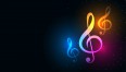 <a href="https://pl.freepik.com/darmowe-wektory/stylowy-znak-klucza-wiolinowego-na-ciemnym-tle-muzycznym_39514811.htm#query=koncert&position=4&from_view=search&track=sph">Obraz autorstwa starline</a> na Freepik