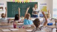 fot. Freepik. Informacja dla uchodźców z Ukrainy zamieszkałych w Koszalinie, posiadających dzieci w wieku przedszkolnym i szkolnym.