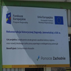 Tablica zawierająca informację o źródle finansowania i cel projektu