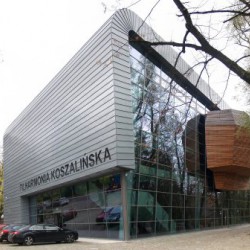 Nowo powstały obiekt Filharmonii Koszalińskiej zlokalizowany w pobliżu Parku Książąt Pomorskich 