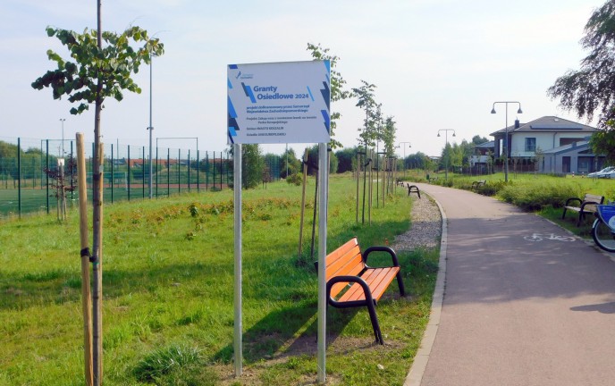 ławka w parku Europejskim w Koszalinie