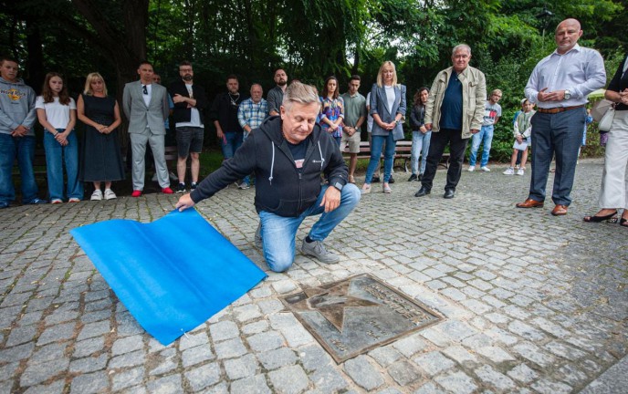 Odsłonięcie tablicy w koszalińskiej Alei Gwiazd Kabaretu 