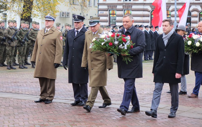 Na zdjęciu przedstawiciele miasta podczas uroczystości