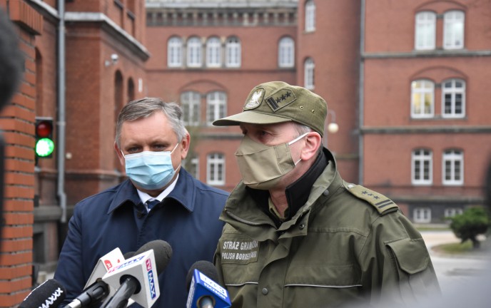 Na zdjęcia Prezydent i komendant
