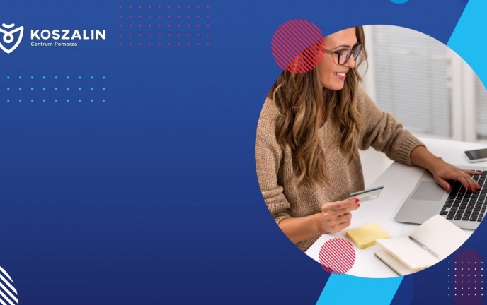Pani korzystająca z laptopa