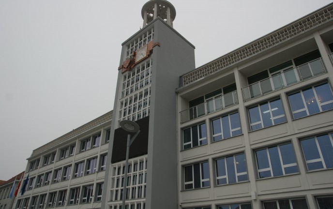Zdjęcie przedstawia budynek Urzędu Miejskiego w Koszalinie