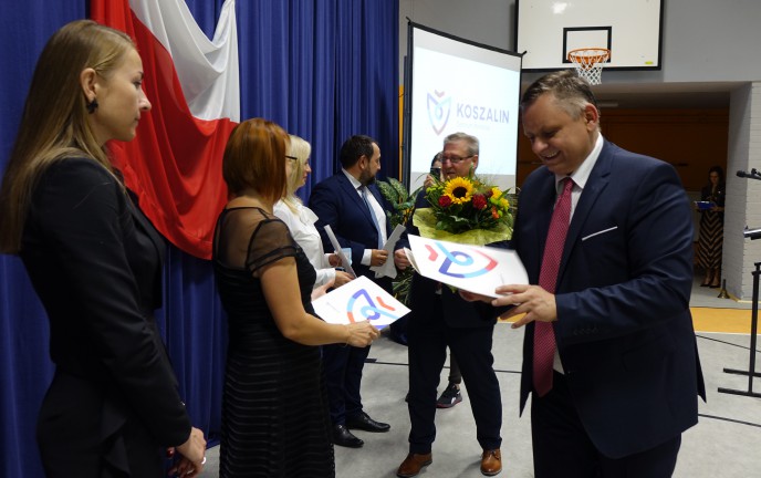 Na zdjęciu Prezydent Piotr Jedliński podczas rozpoczęcia nowego roku szkolnego w Ekonomie