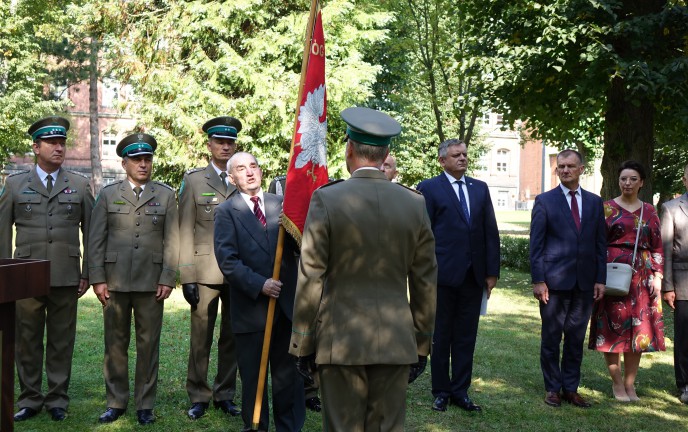 Przekazanie sztandaru Stowarzyszenia Rodzina Katyńska