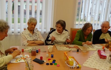 Na zdjęciu znajdują się uczestnicy Domu Dziennego Senior +