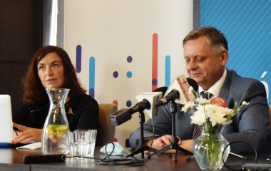 Na zdjęciu znajduje się prezydent Miasta Piotr Jedliński wraz z przedstawicielami Północnej Izby Gospodarczej