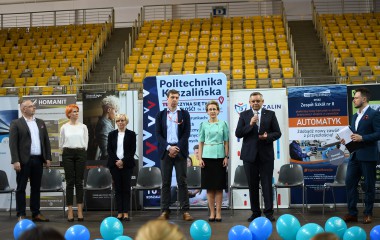 Na zdjęciu znajdują się Pan Prezydent Piotr Jedliński oraz sponsorzy targów 