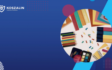 Na grafice znajdują się przybory szkolne