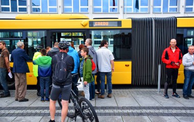 bicie rekordu liczby pasażerów w autobusie